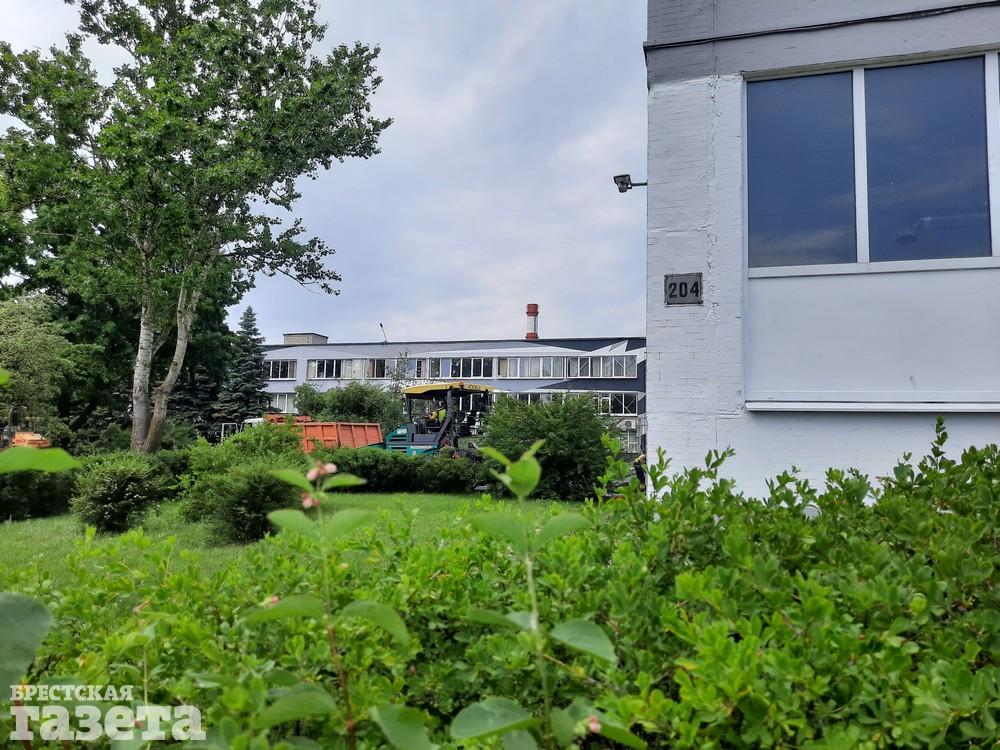 В Бресте усиленно наводят порядок на электроламповом заводе к приезду Александра Лукашенко. Фото: . «Брестская газета»,