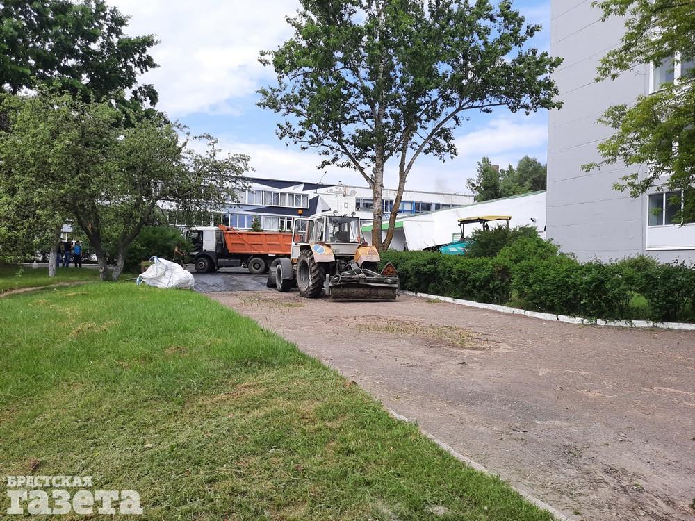 В Бресте усиленно наводят порядок на электроламповом заводе к приезду Александра Лукашенко. Фото: . «Брестская газета»,