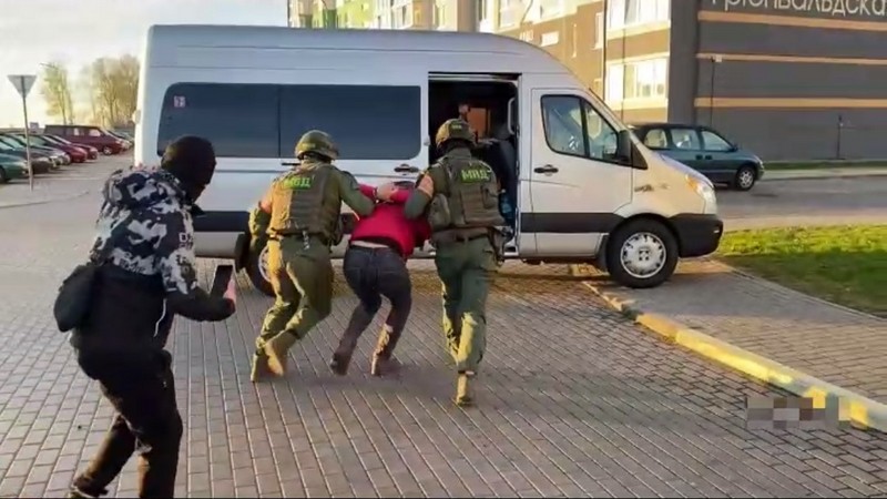 Задержание брестчанина на улице Грюнвальдской. Скриншот видео