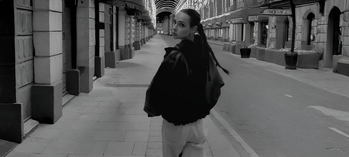 Александра Шляжко. Фон на фото сгенерирован с помощью нейросетей