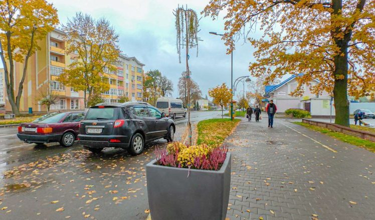 вазы з кветкамі ў горадзе