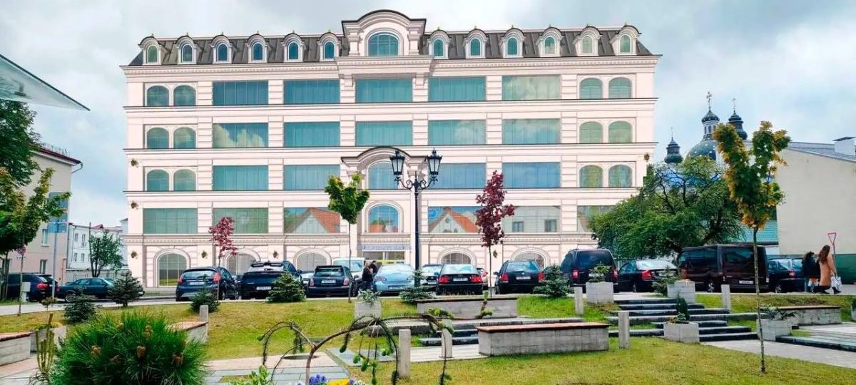 здание в псевдоисторическом стиле