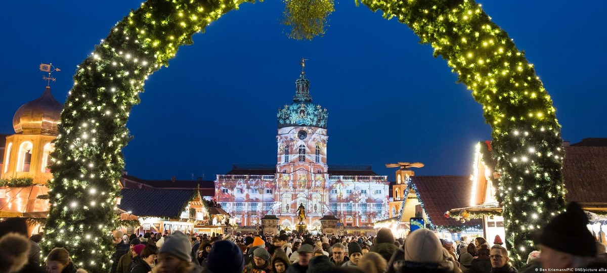 Ярмарка возле дворца Шарлоттенбург в Берлине. Фото: Ben Kriemann / PIC ONE