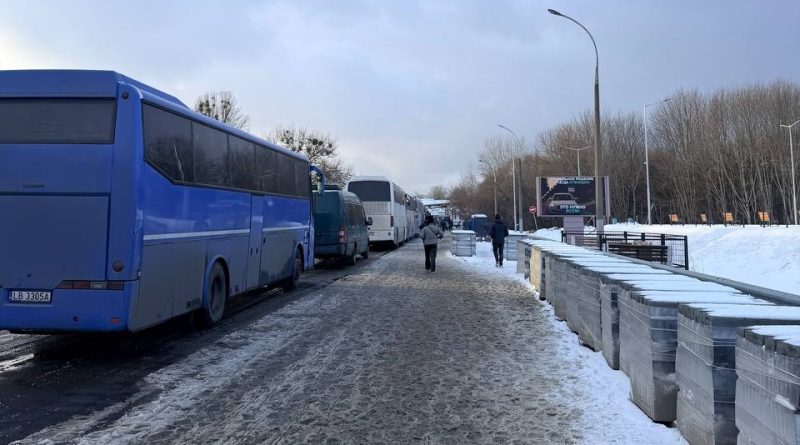 Автобусная очередь перед пунктом пропуска «Брест» в январе 2026 года. Фото из приграничного чата