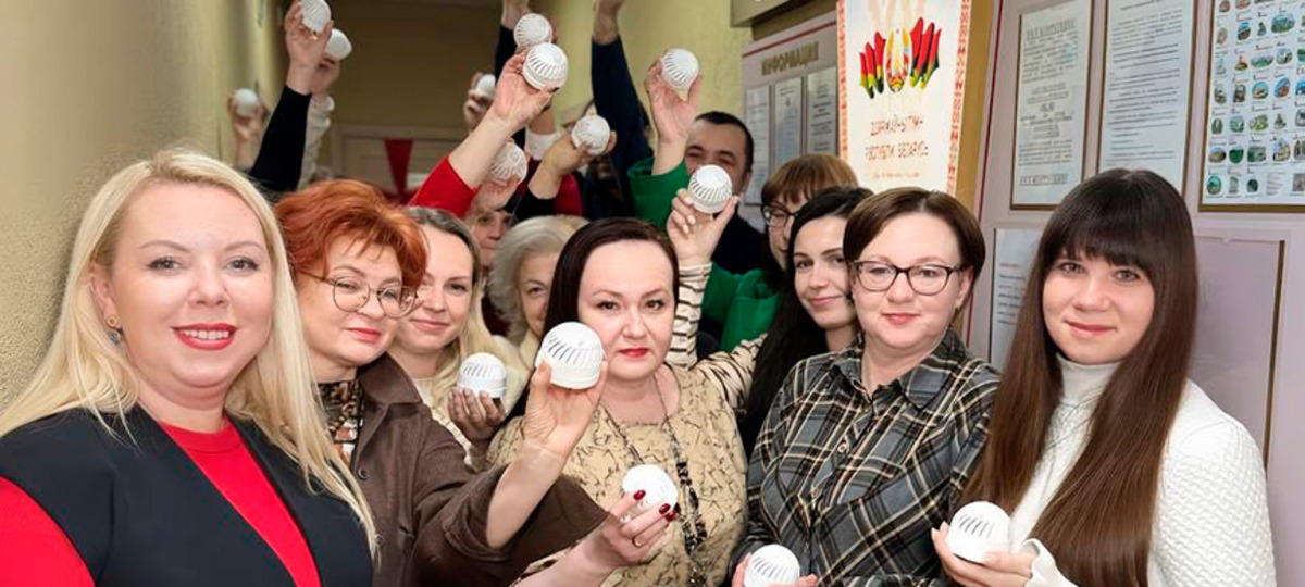 Работникам Барановичского хлебозавода подарили пожарные извещатели