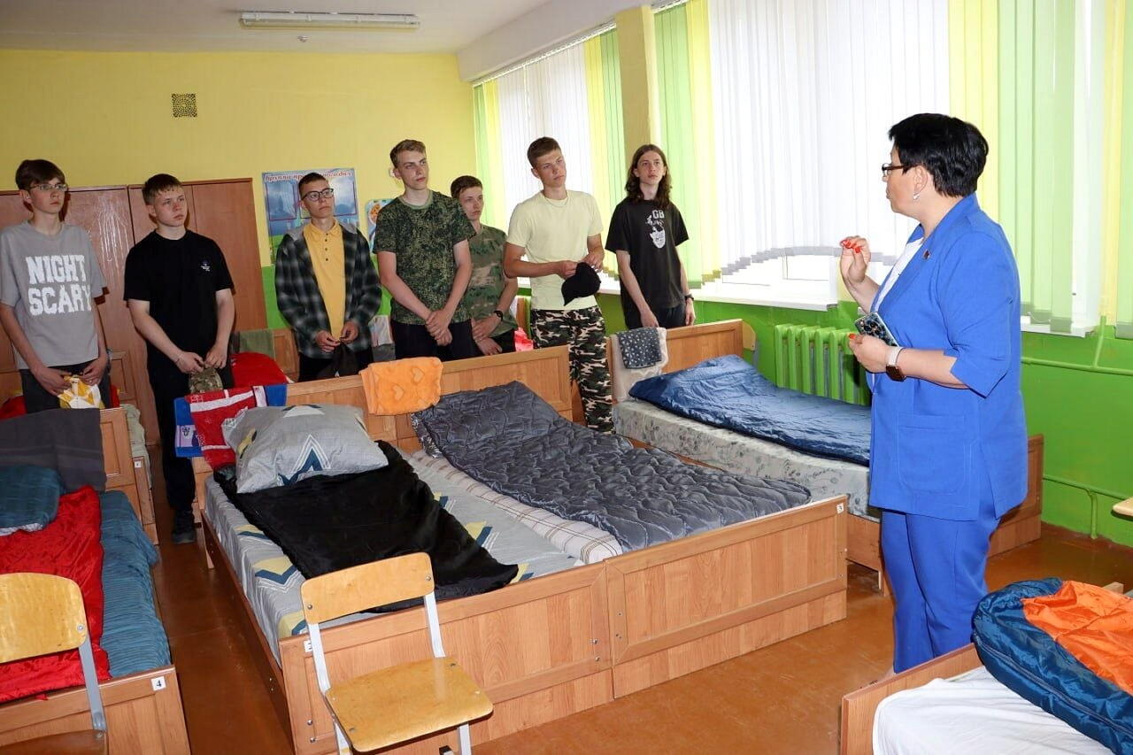 кровати в спортивном зале