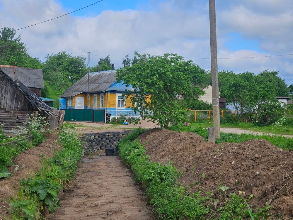 Старые шины в деревне Верховка Молодечненского района