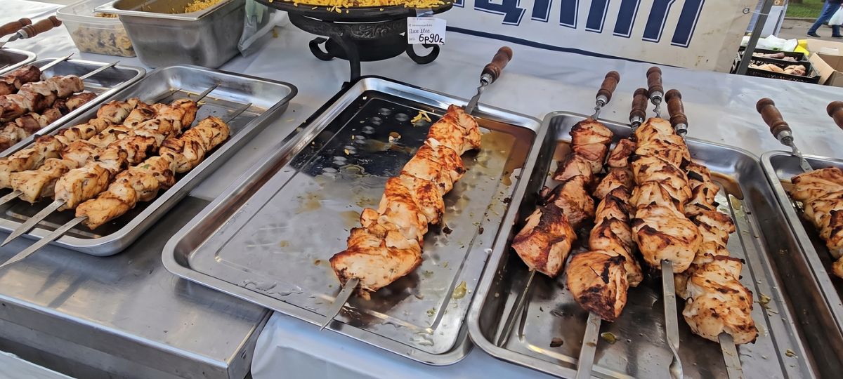 Шашлык на прилавке в Сморгони