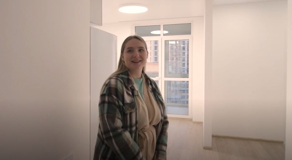 Ангелина Каминская в подаренной квартире. Скриншот сюжета ОНТ